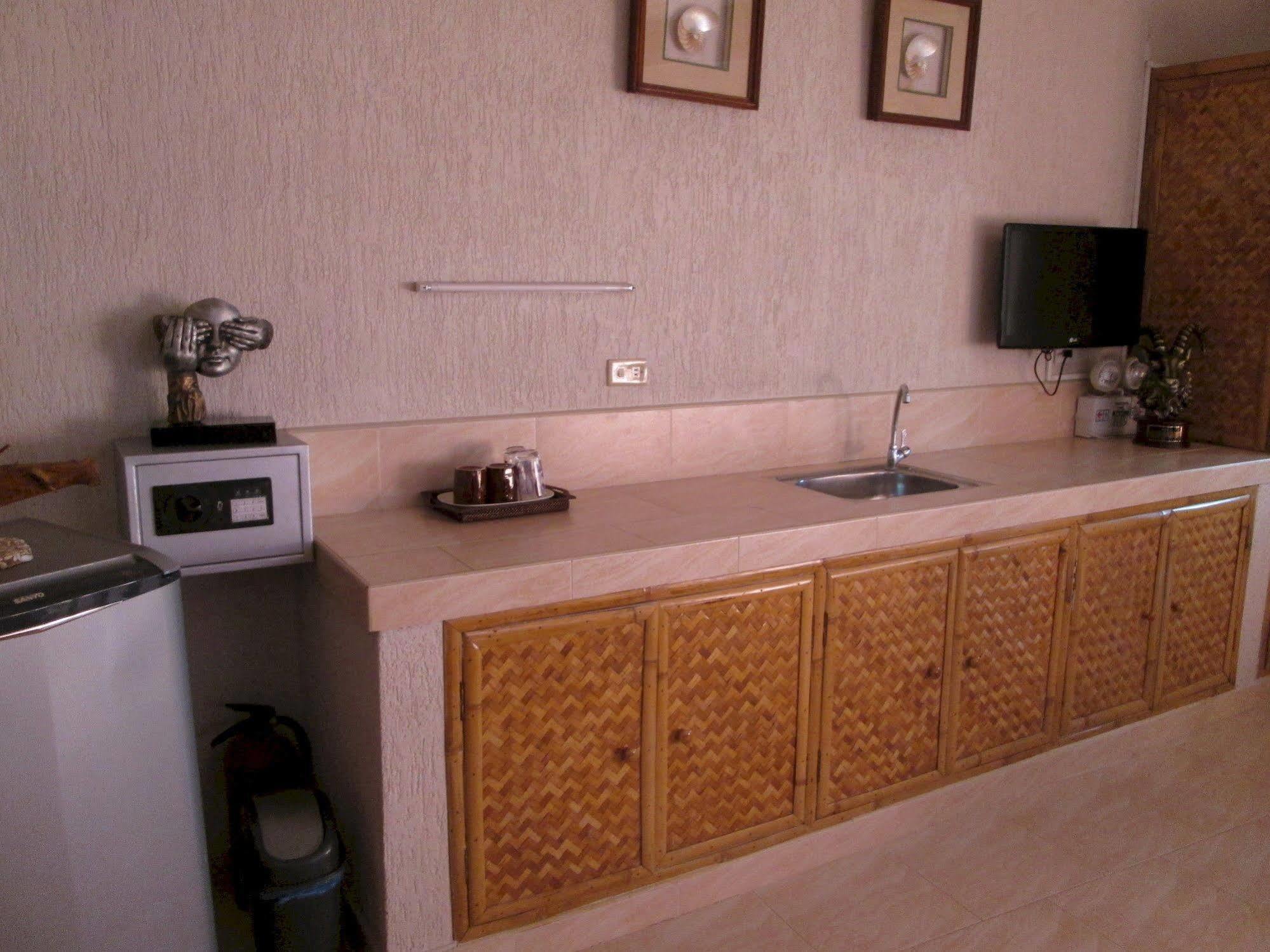 Amigos Beach Resort Balabag  Экстерьер фото